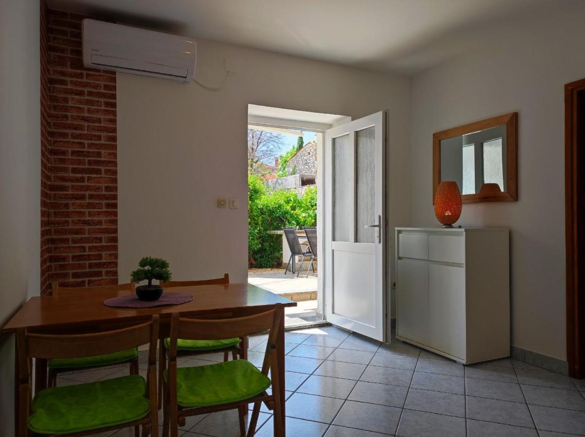 Apartment Rose Krk Town Eksteriør billede